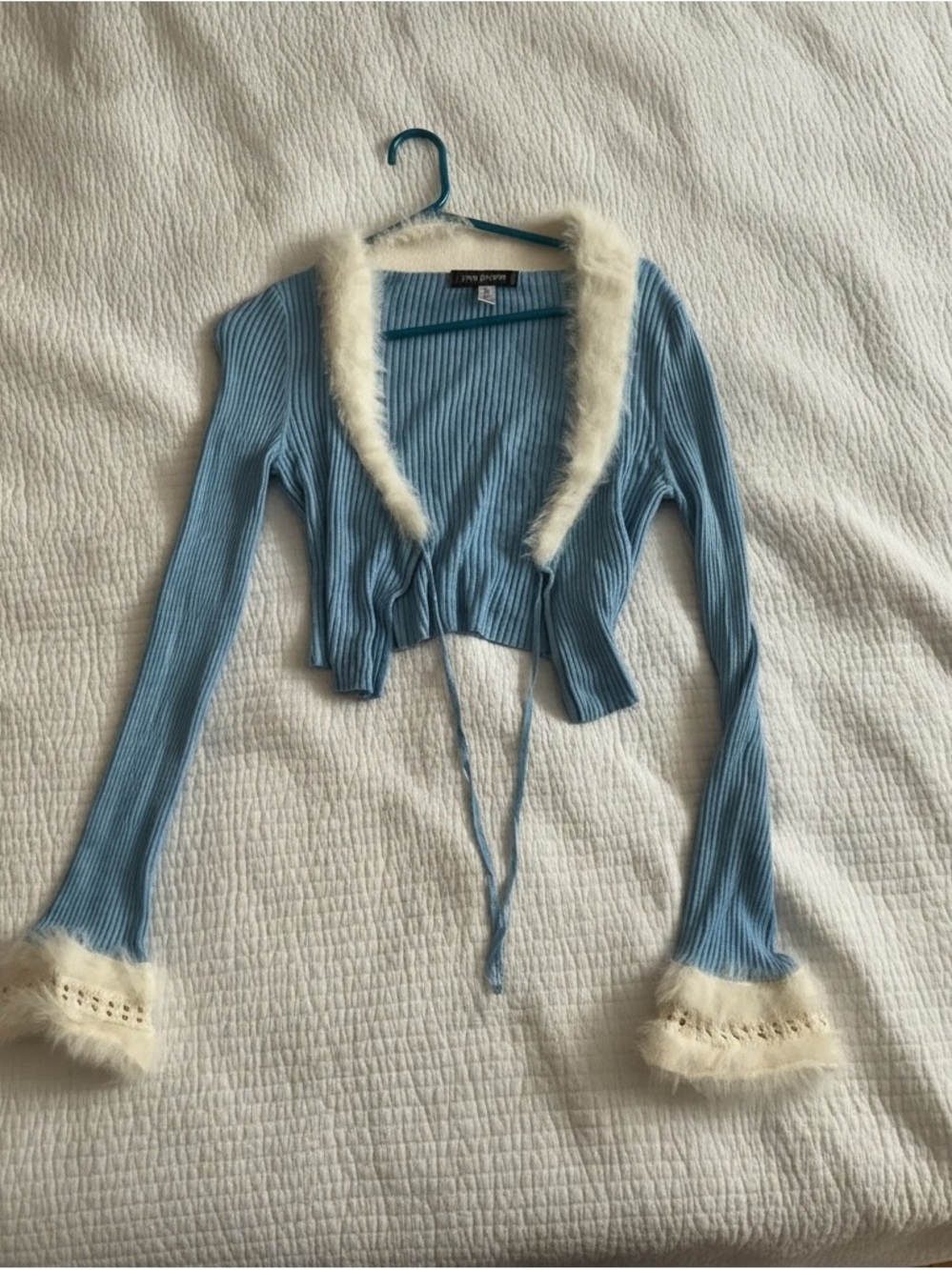 Urban Outfitters Light Blue Cropped Ribbed Cardigan with White Faux Fur Trim